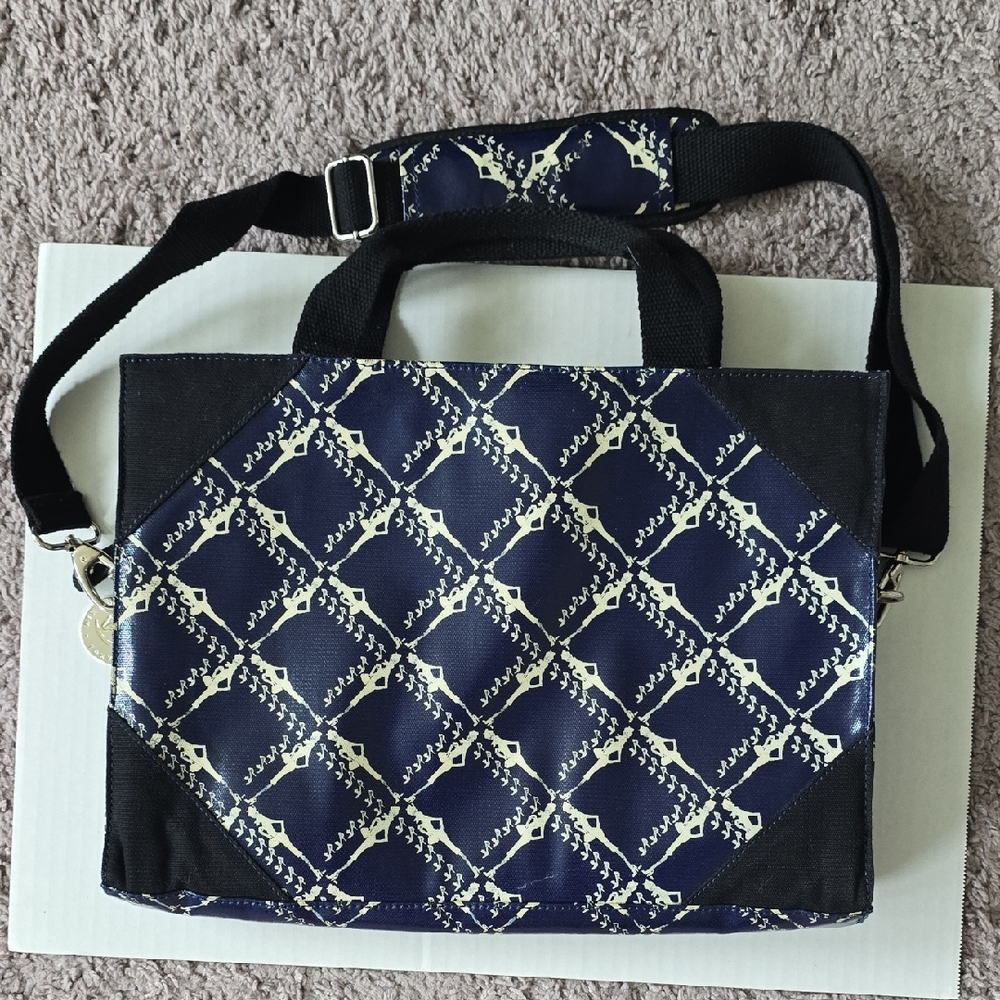 Izak navy blue coated tablet/laptop bag